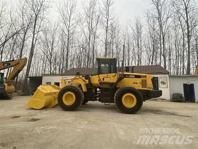 Komatsu WA380-6 Товарач със заден ексватор