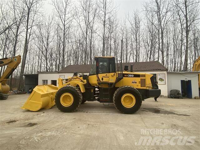 Komatsu WA380-6 Товарач със заден ексватор