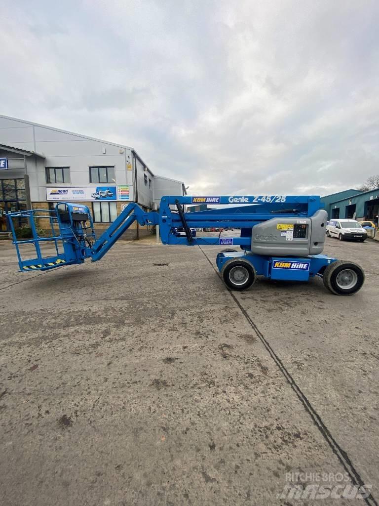 Genie Z 45/25 J Съчленени стрелови подемници