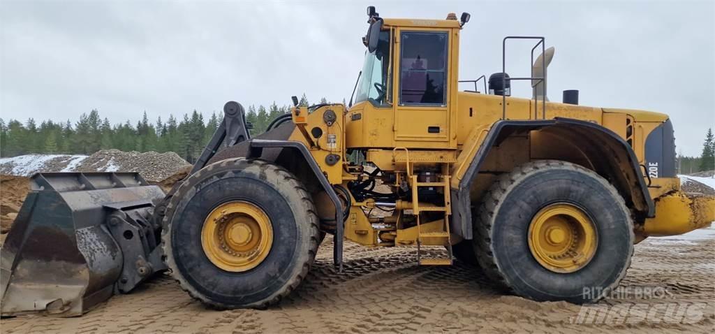 Volvo L220E Колесни товарачи