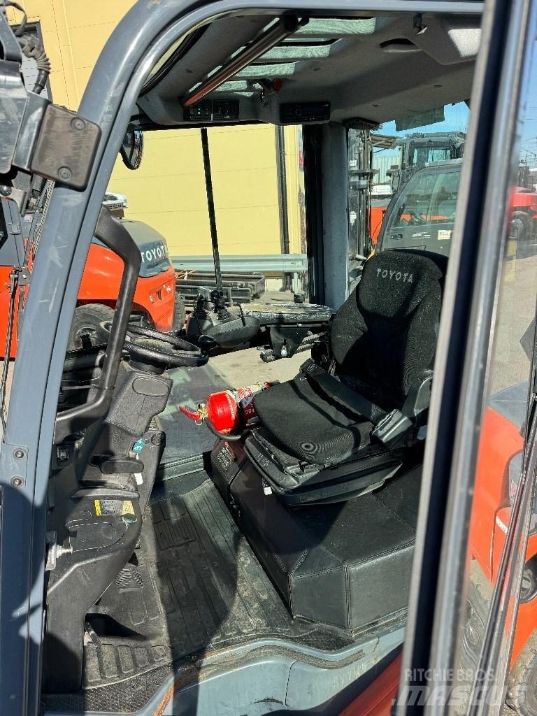 Toyota 52-8FDF25 Дизелови камиони