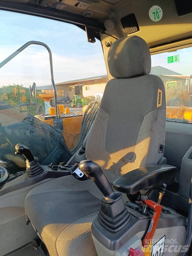 Volvo EW 140 C Колесни екскаватори