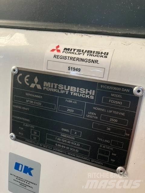 Mitsubishi FD25N3 Дизелови камиони