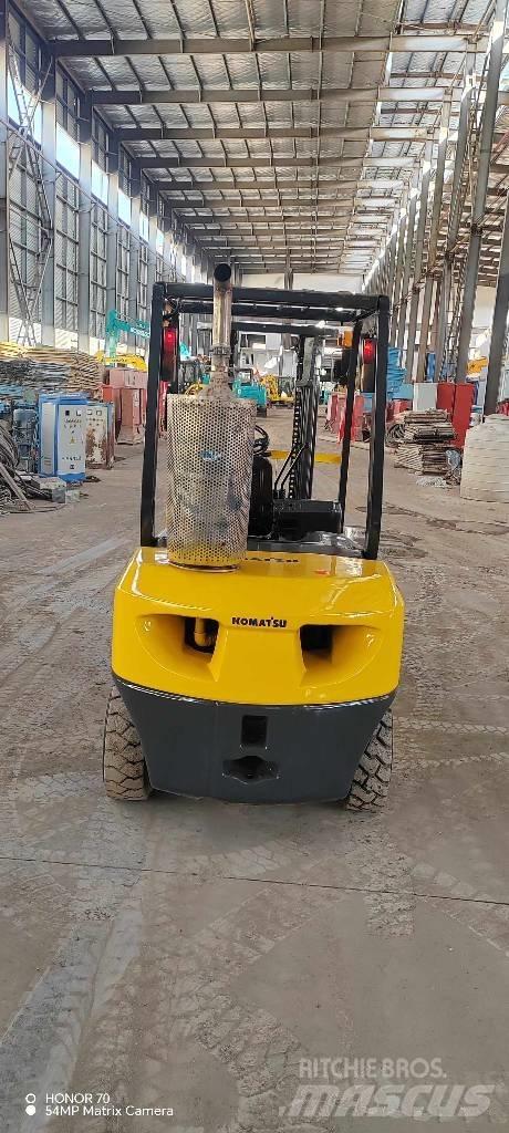 Komatsu FD 30 T-14 Дизелови камиони