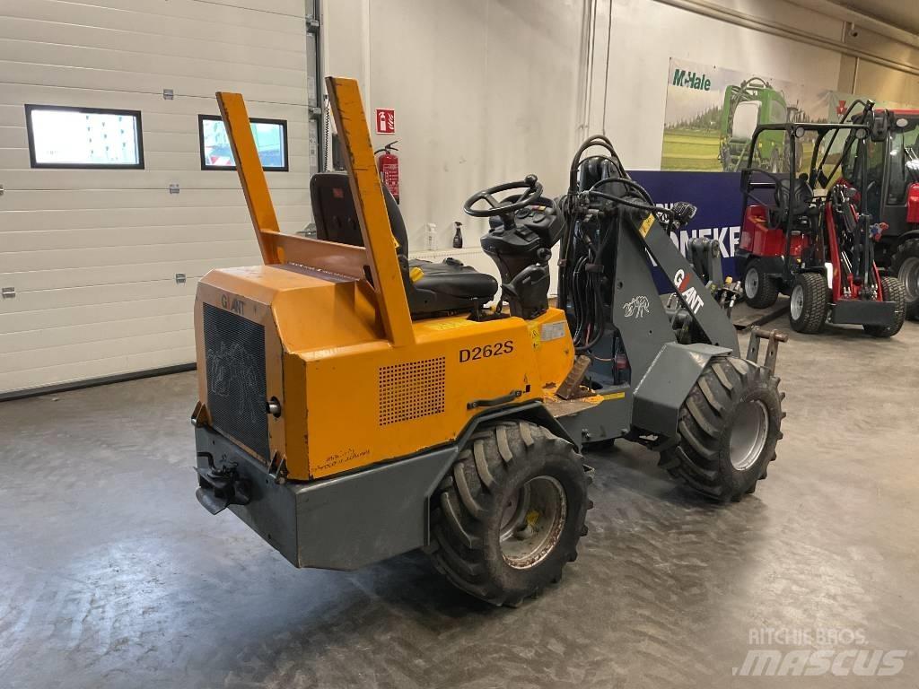 GiANT 262 S Многофункционални товарачи