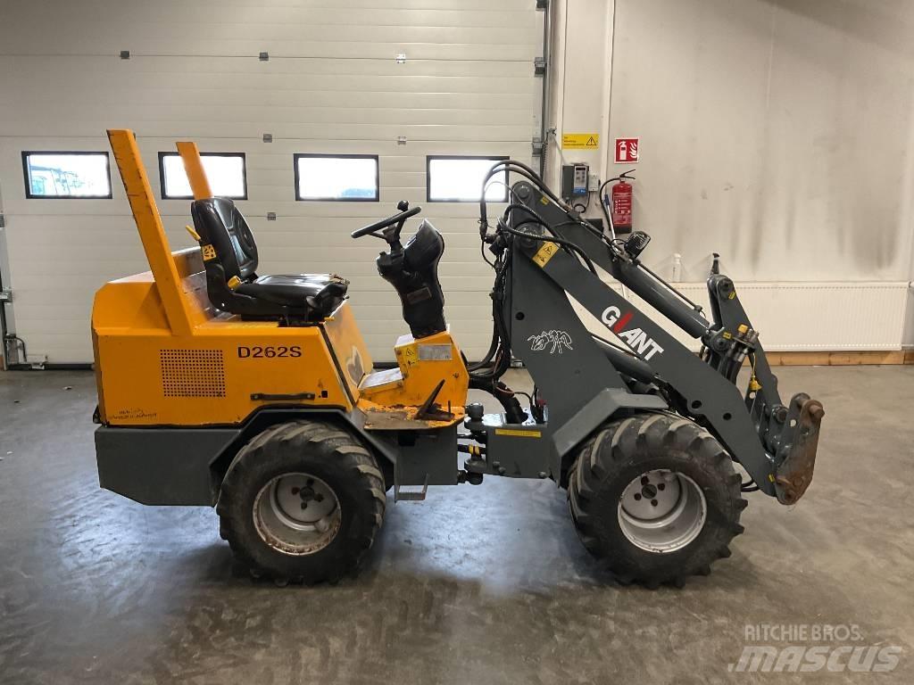 GiANT 262 S Многофункционални товарачи