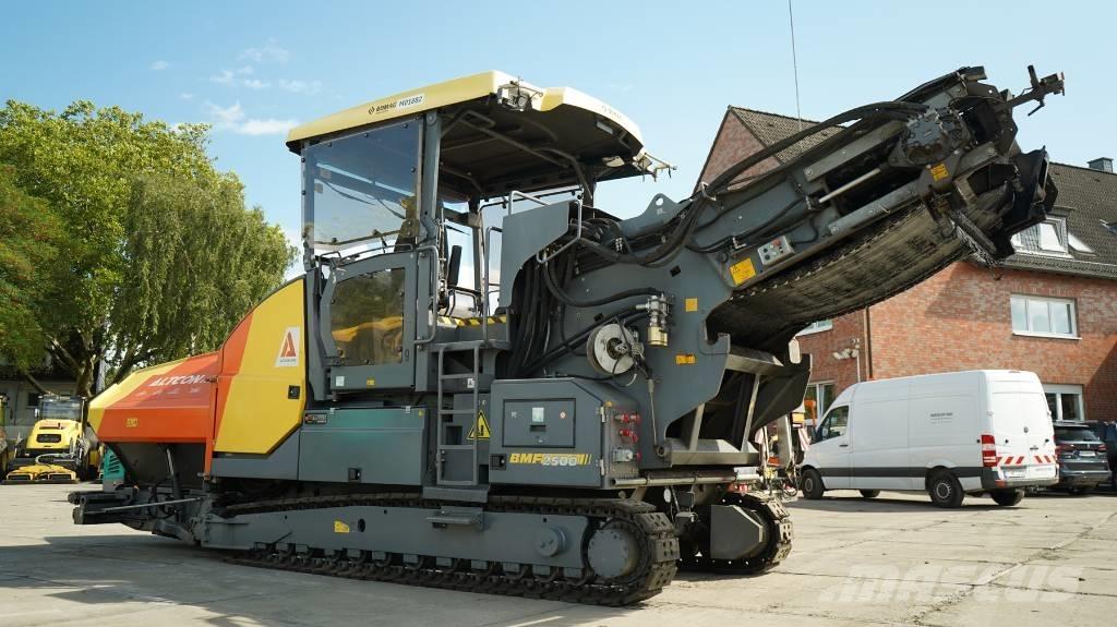 Bomag BMF 2500 S Машини за асфалт