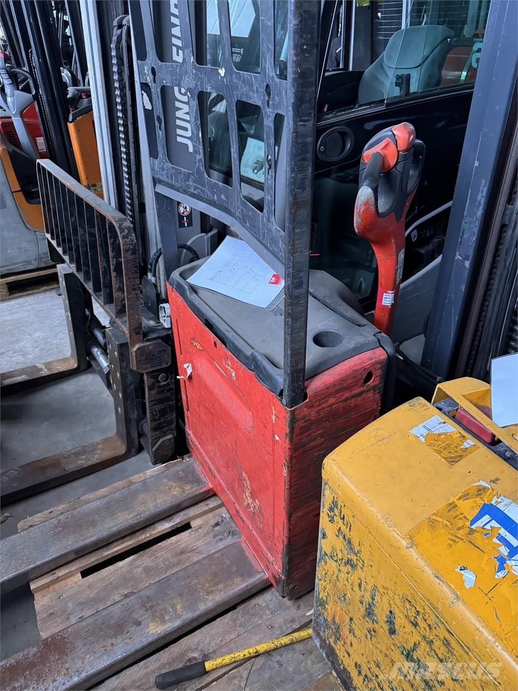 Linde T16 Колички високоповдигачи с теглич