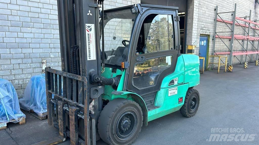 Mitsubishi FD 50 Дизелови камиони