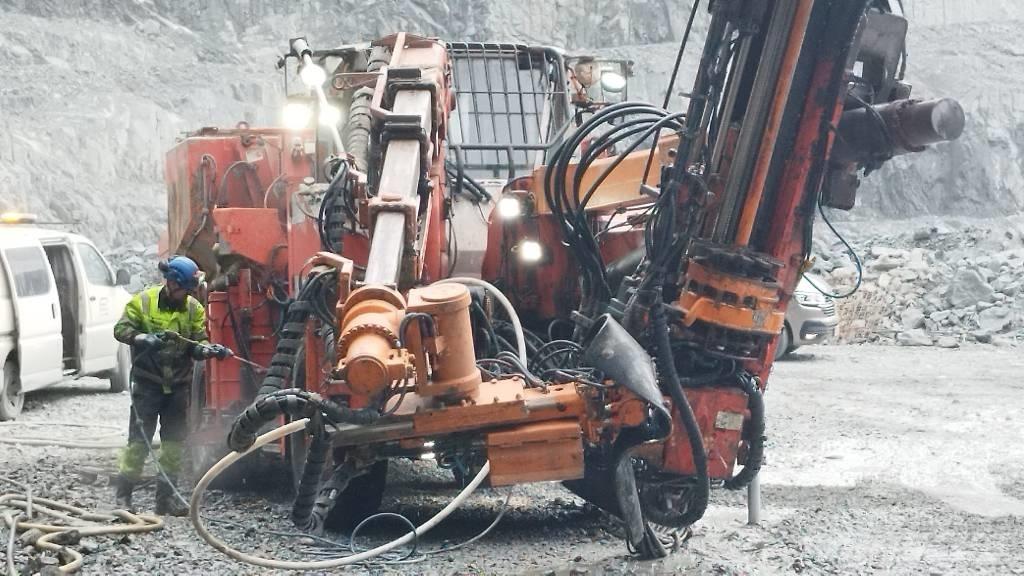 Sandvik DS520-TC Подземни машини за анкерен крепеж