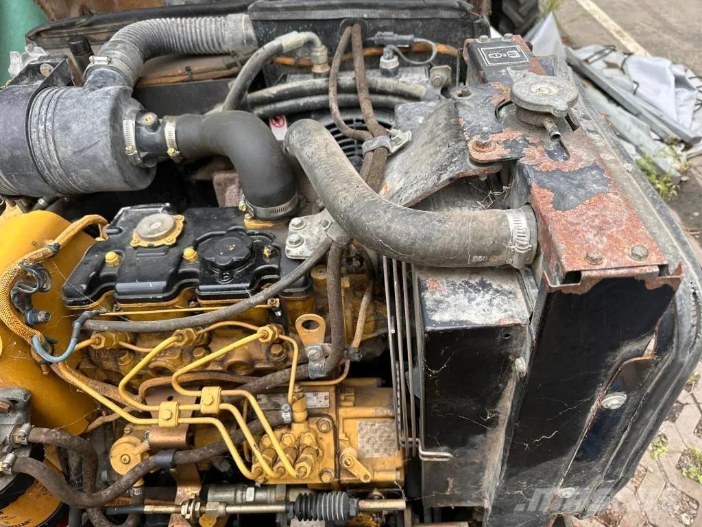 CAT CB-225E Други ролки
