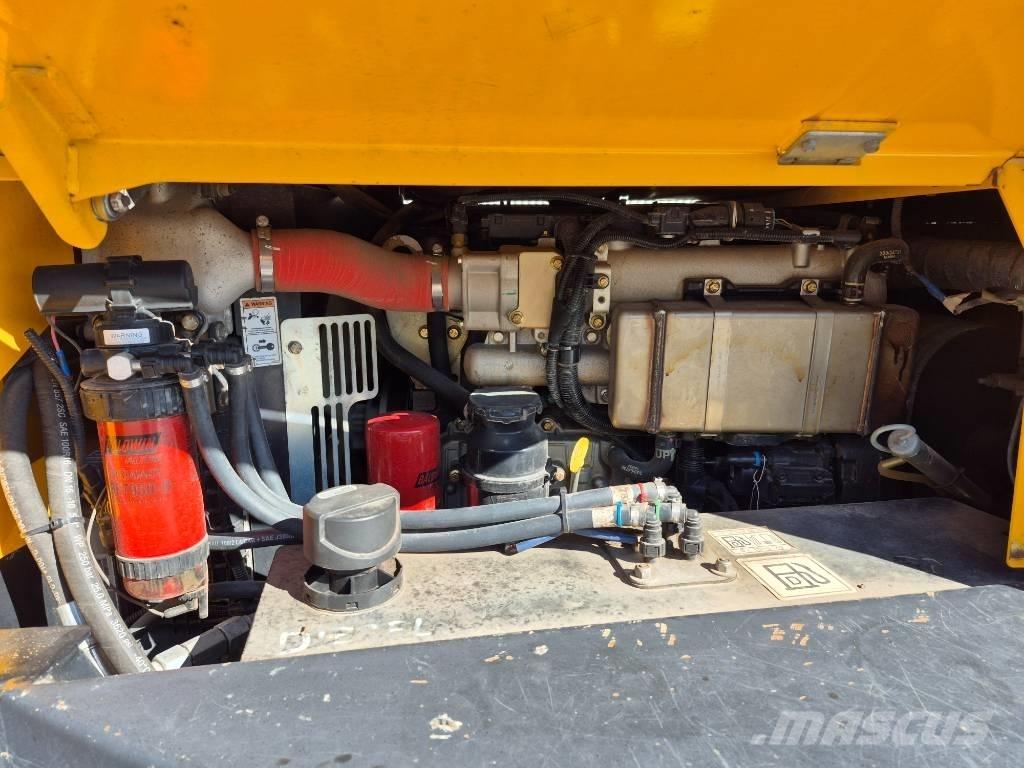 JCB 6 TST Странични самосвали
