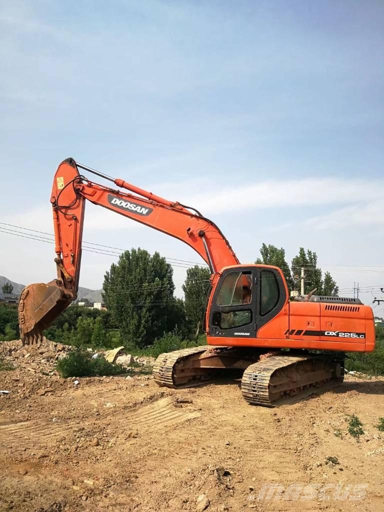 Doosan DX 225 Верижен екскаватор