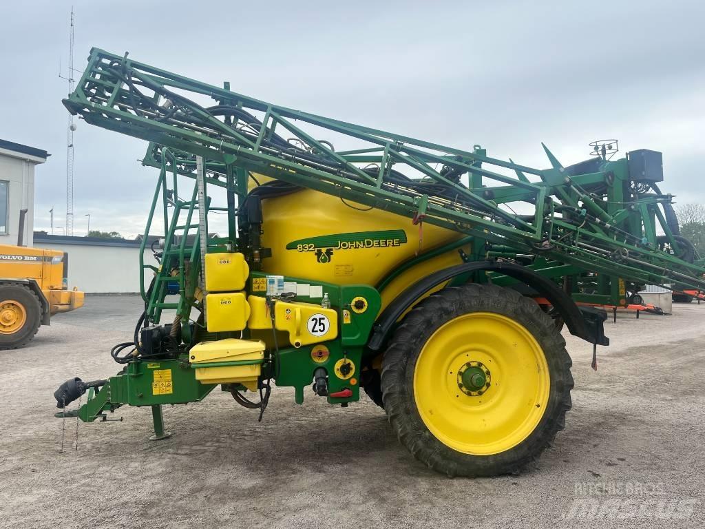 John Deere 832 TF Прикачни пръскачки
