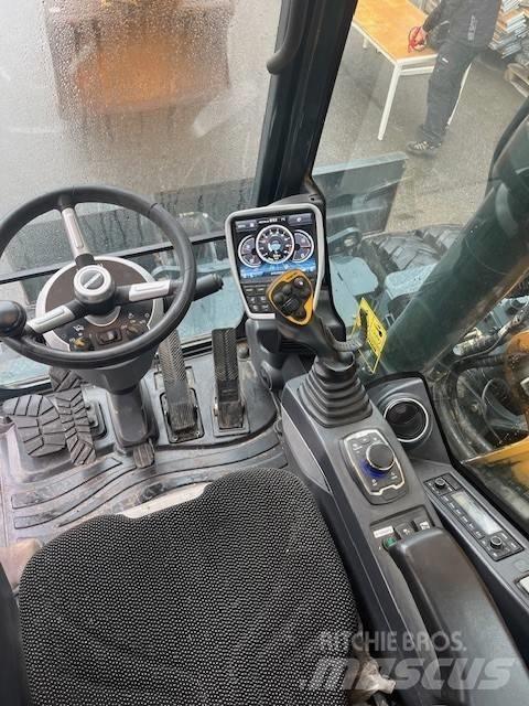 Hyundai HW160 Колесни екскаватори