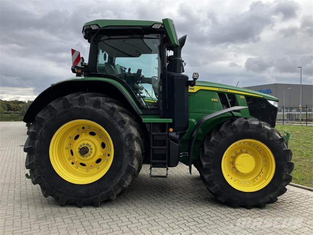 John Deere 7R 330 Трактори