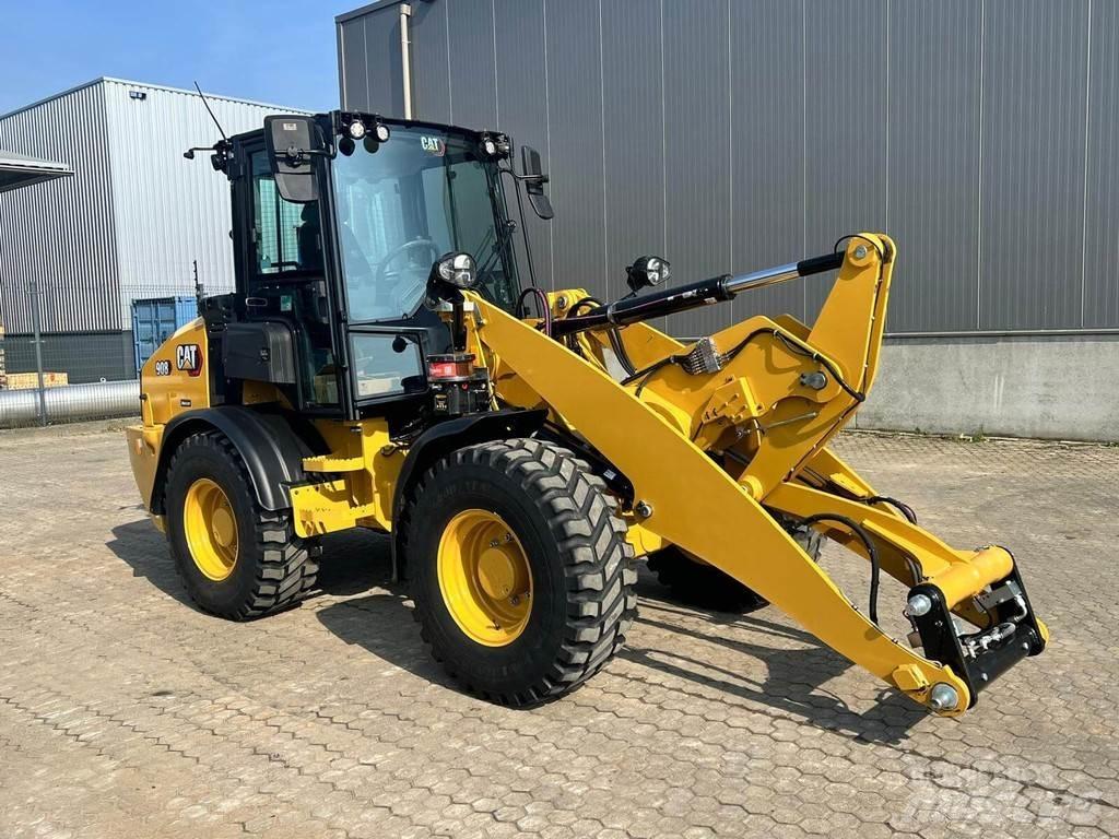 CAT 908 Колесни товарачи