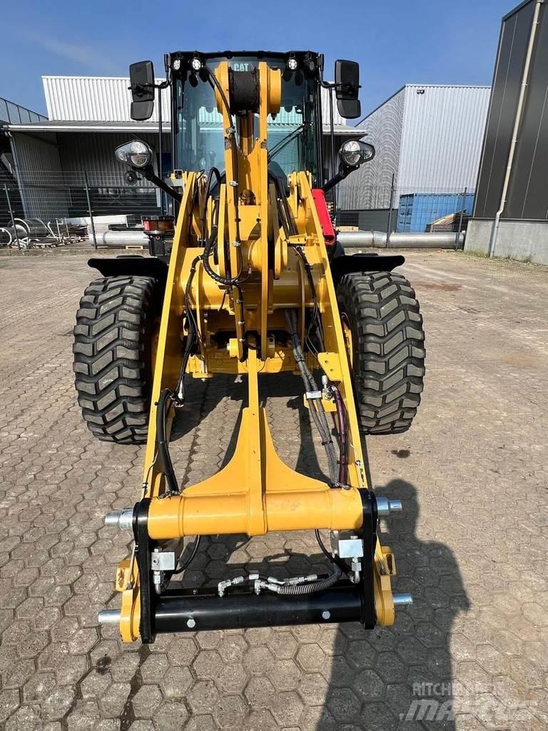 CAT 908 Колесни товарачи