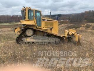 CAT D6N Верижни булдозери
