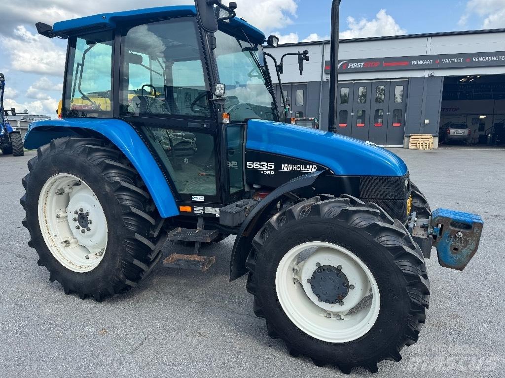 New Holland 5635 Трактори