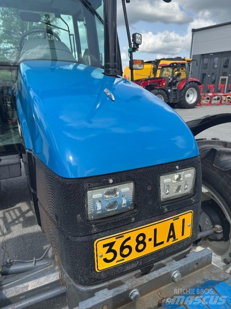 New Holland 5635 Трактори