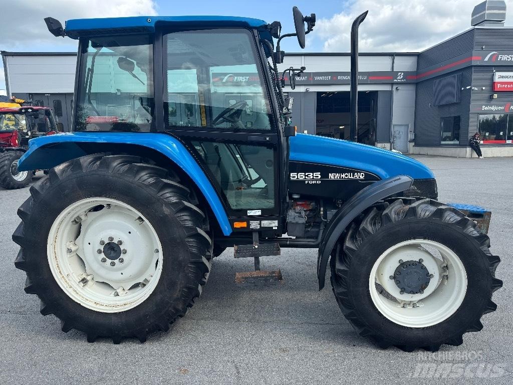 New Holland 5635 Трактори
