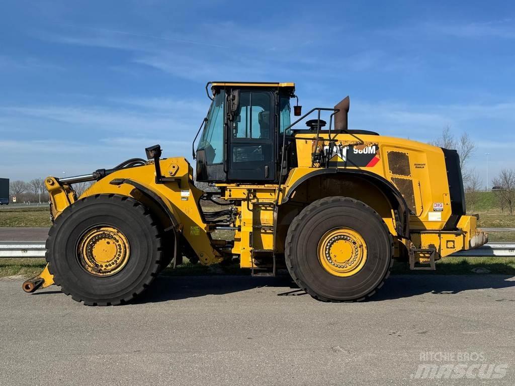 CAT 980M Колесни товарачи
