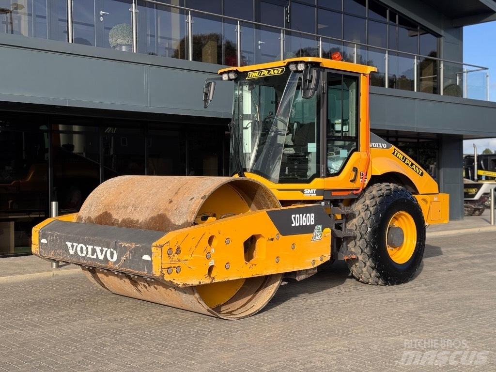Volvo SD160B Пневматични гумени  ролки

