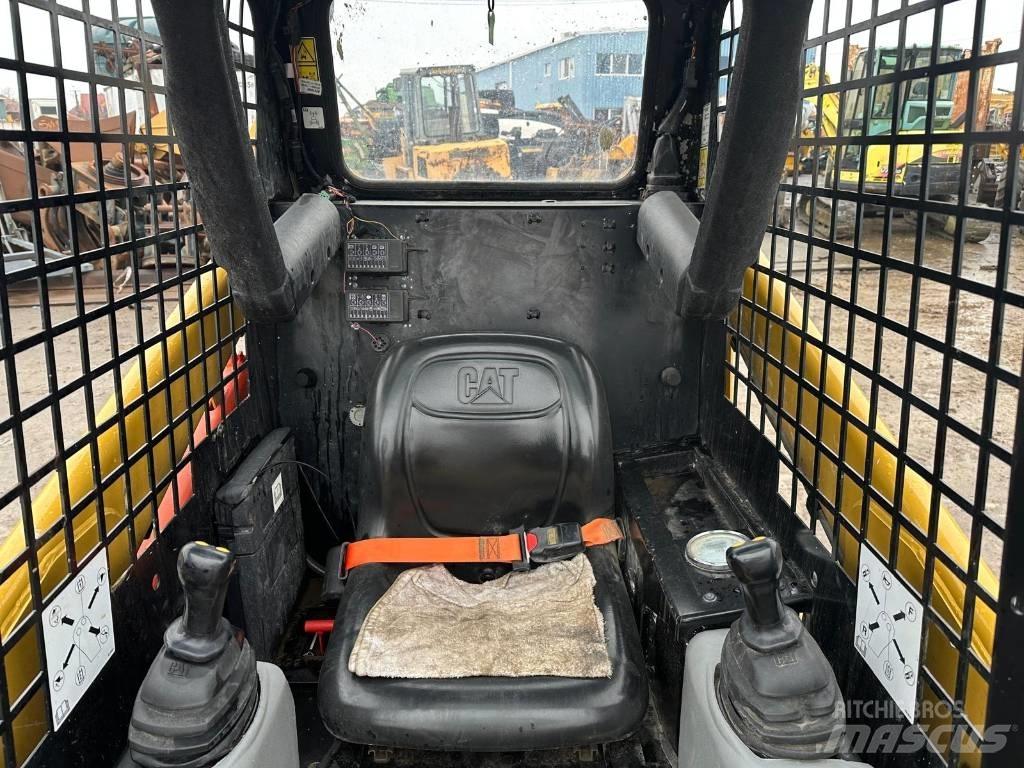 CAT 216 B 3 Мини товарачи
