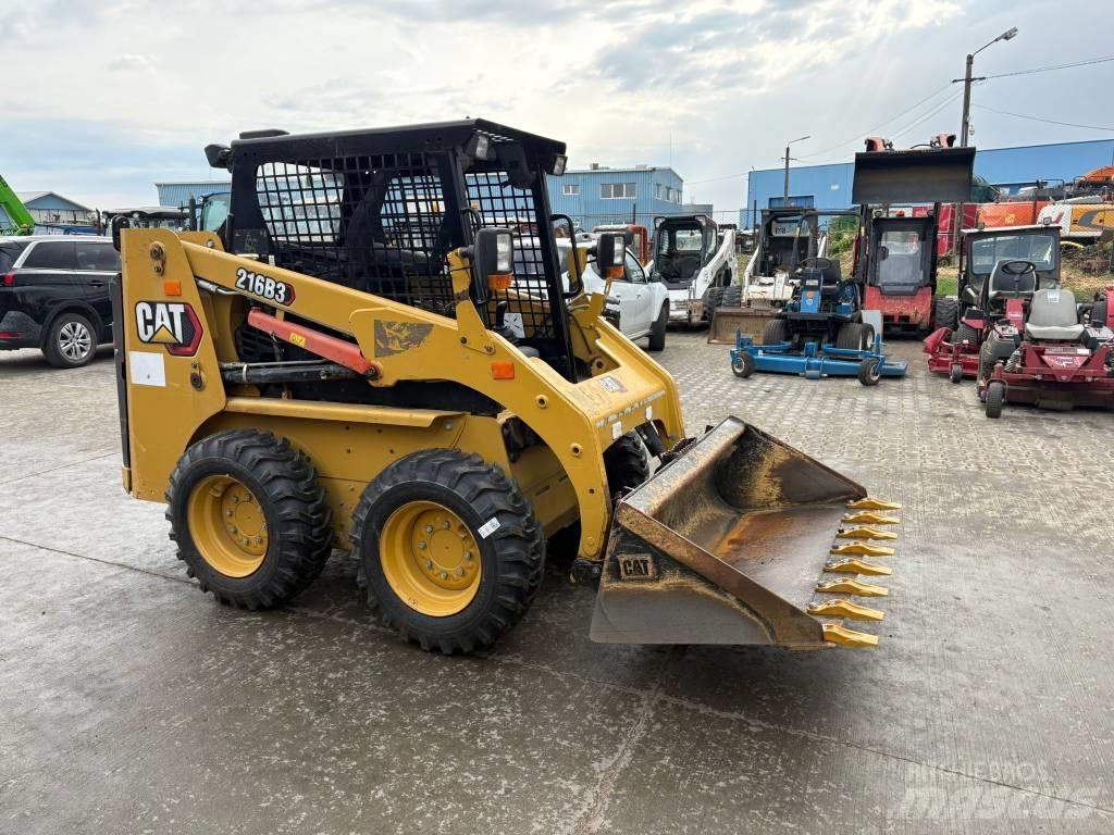 CAT 216 B 3 Мини товарачи
