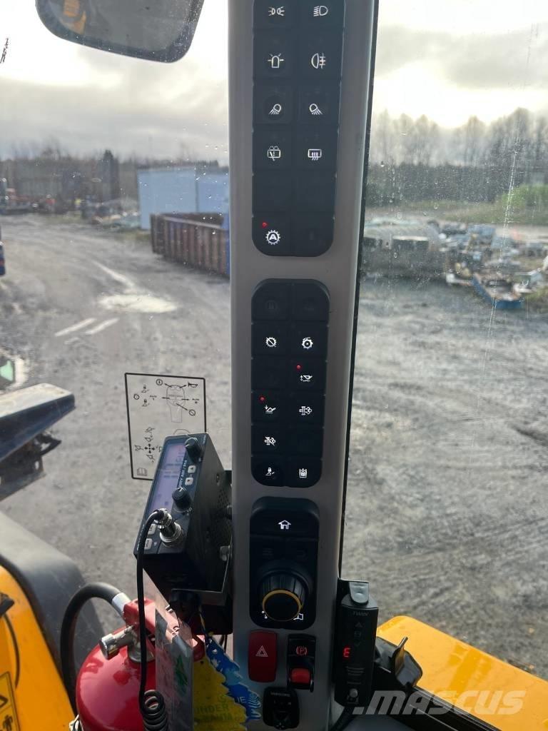 JCB 413K Колесни товарачи