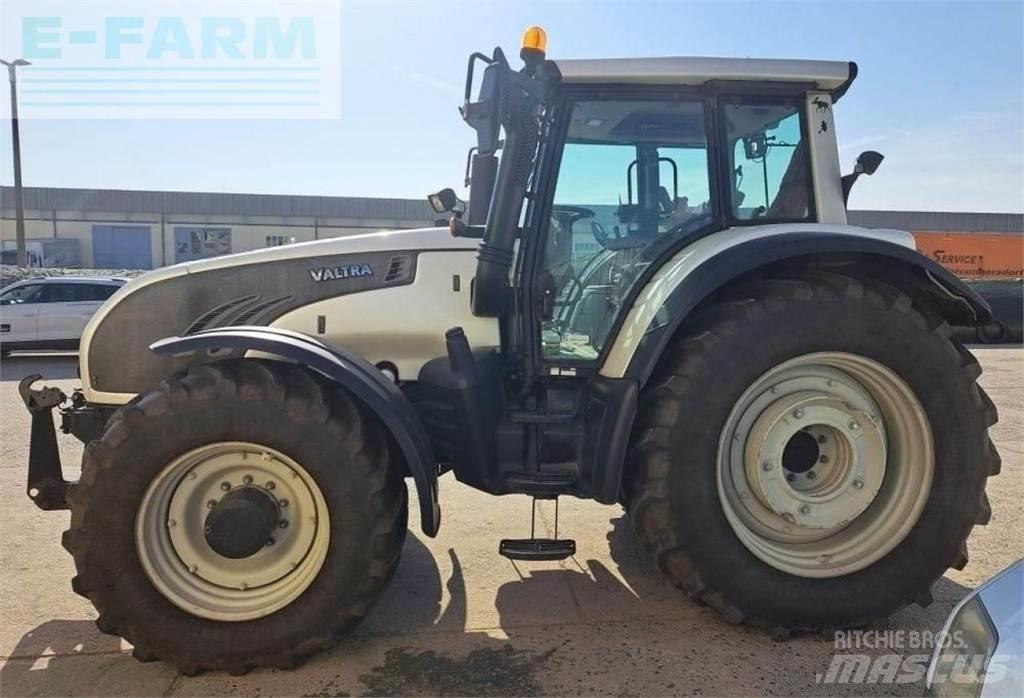 Valtra t 202 Трактори