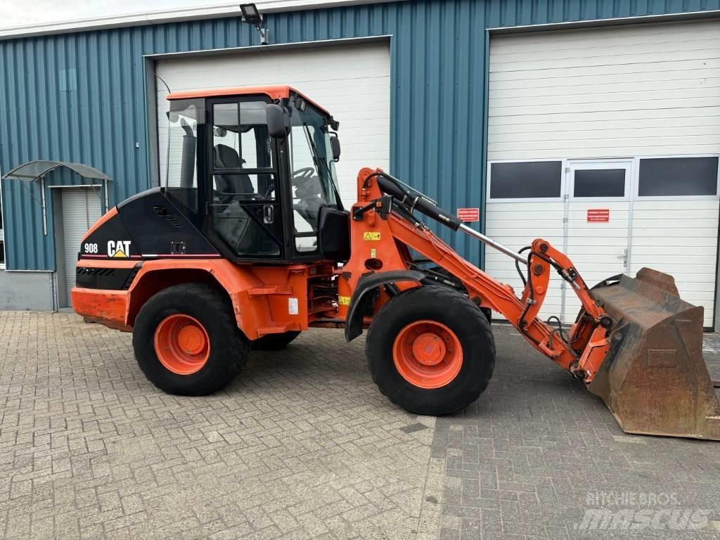 CAT 908 Колесни товарачи