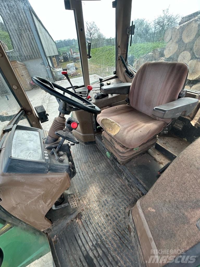 John Deere 6400 Компактни трактори