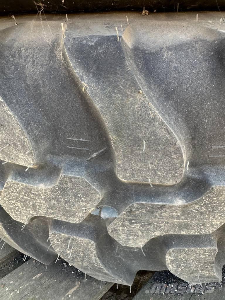 Dunlop 405/70R20 Гуми