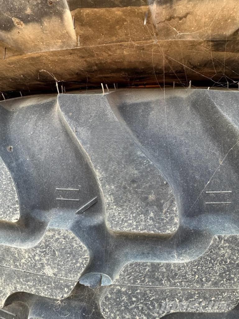 Dunlop 405/70R20 Гуми