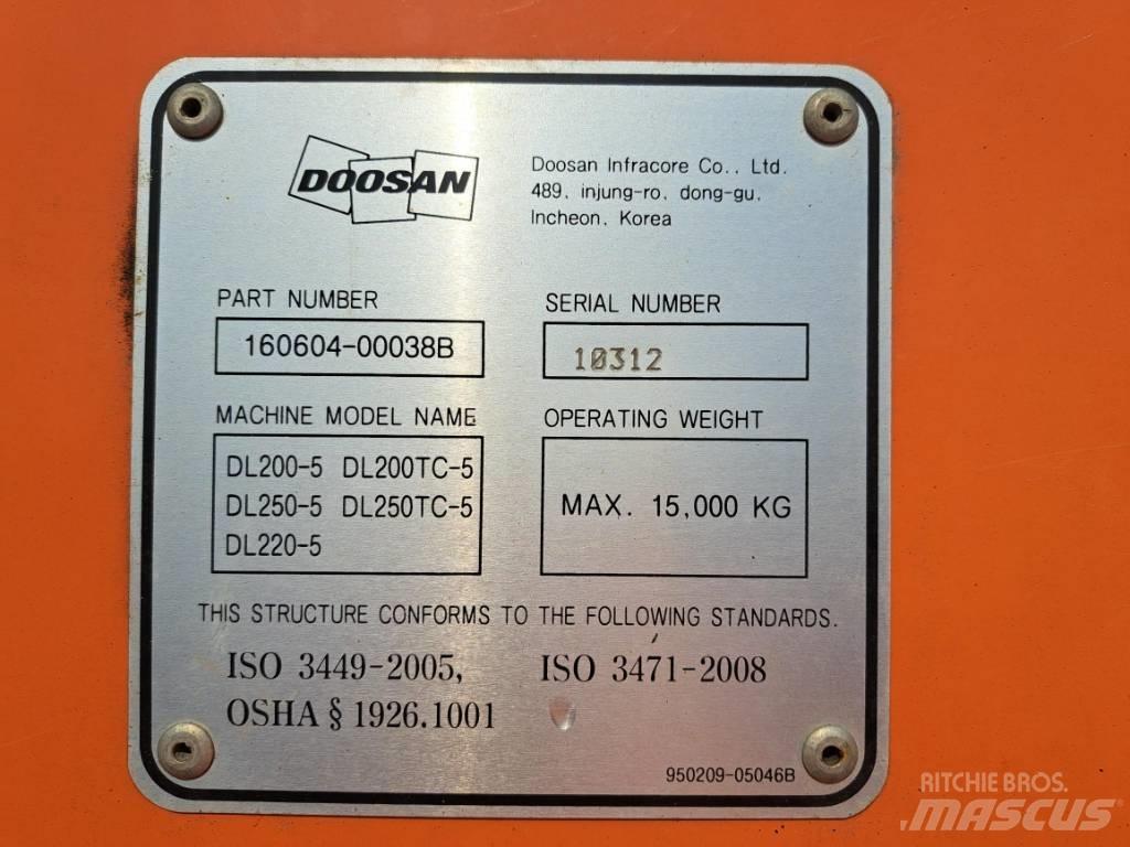 Doosan DL 220 Колесни товарачи