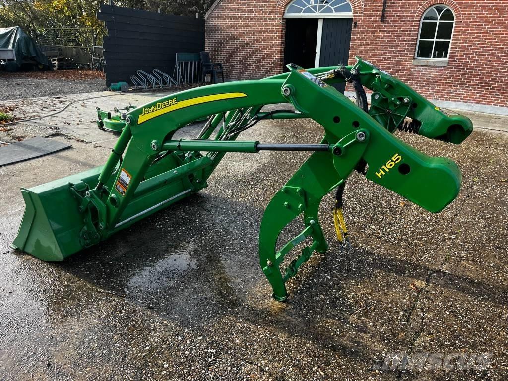 John Deere 3045 R Трактори