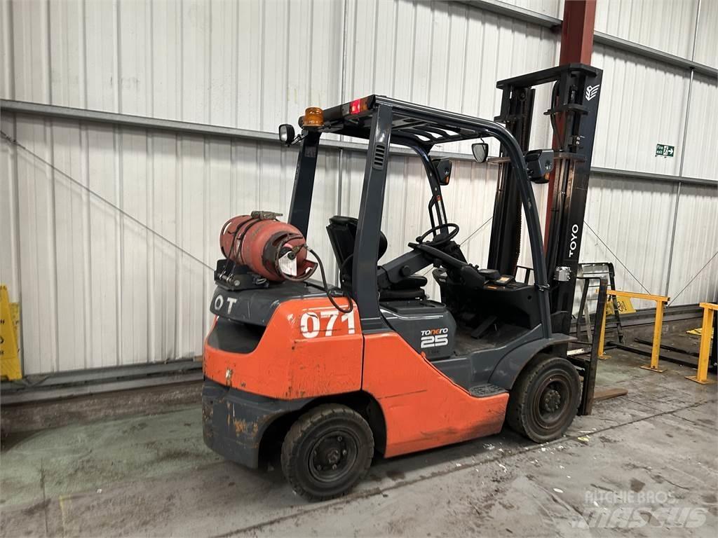 Toyota 02-8FGF25 Камиони с АГУ