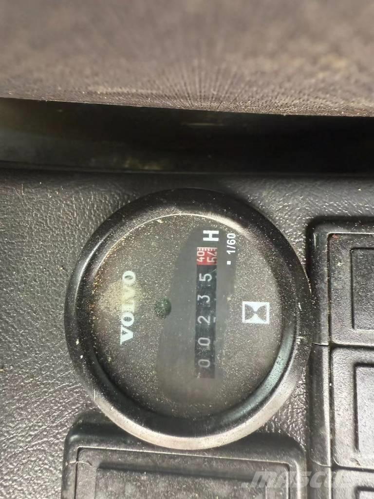 Volvo 140 Верижен екскаватор