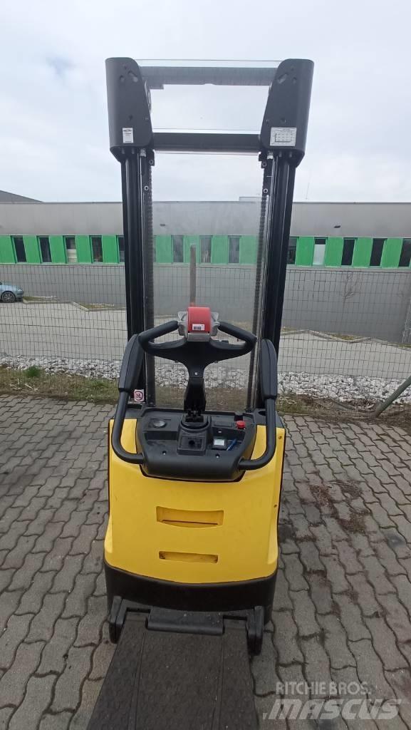 Hyster S1.4S Колички високоповдигачи с теглич