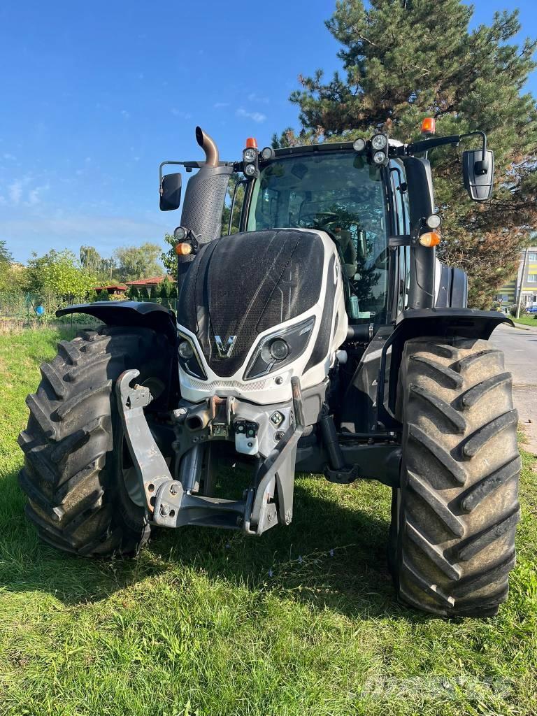 Valtra T234 Versu Трактори