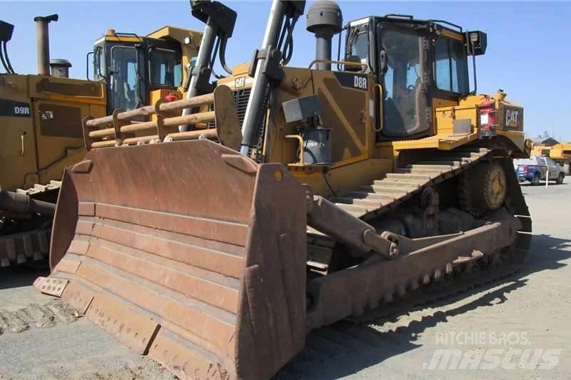 CAT D8R Верижни булдозери
