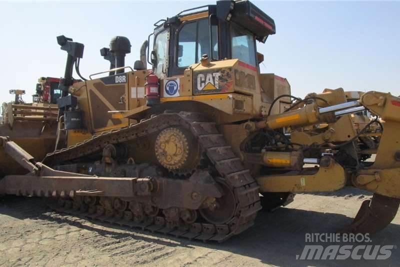CAT D8R Верижни булдозери

