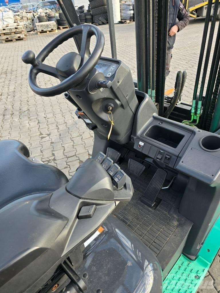 Mitsubishi FG 15 NT Камиони с АГУ
