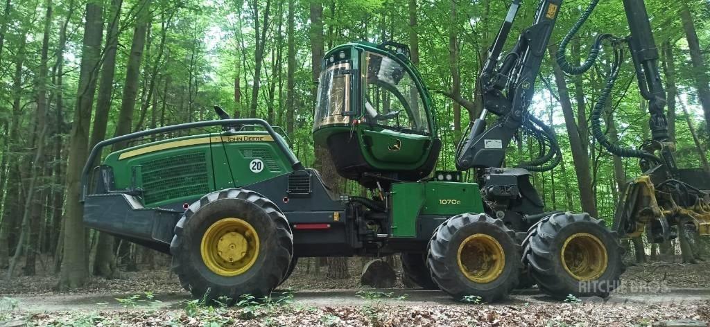 John Deere 1070G Харвестери
