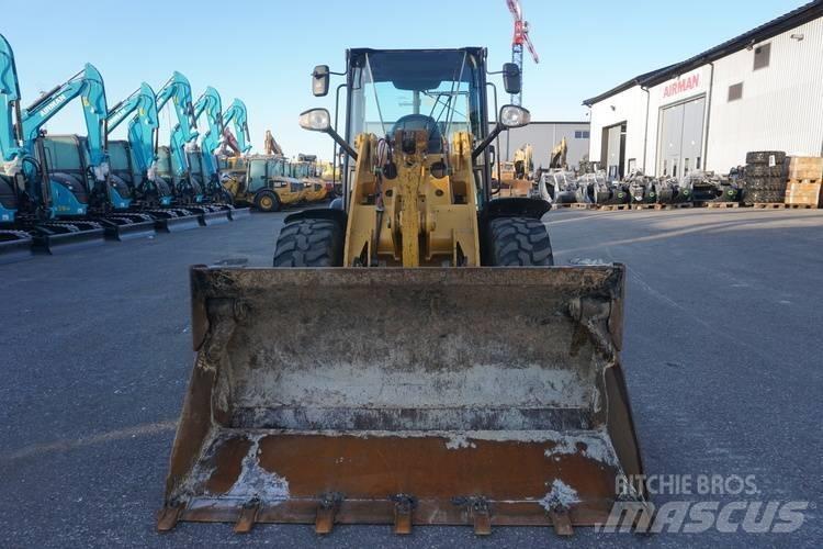 CAT 906 M Колесни товарачи
