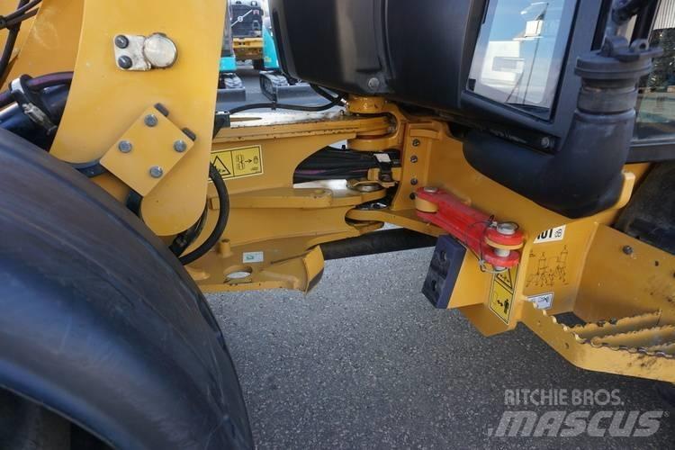 CAT 906 M Колесни товарачи