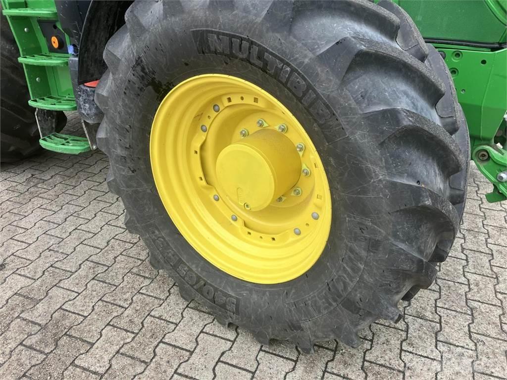 John Deere 6R 215 Трактори