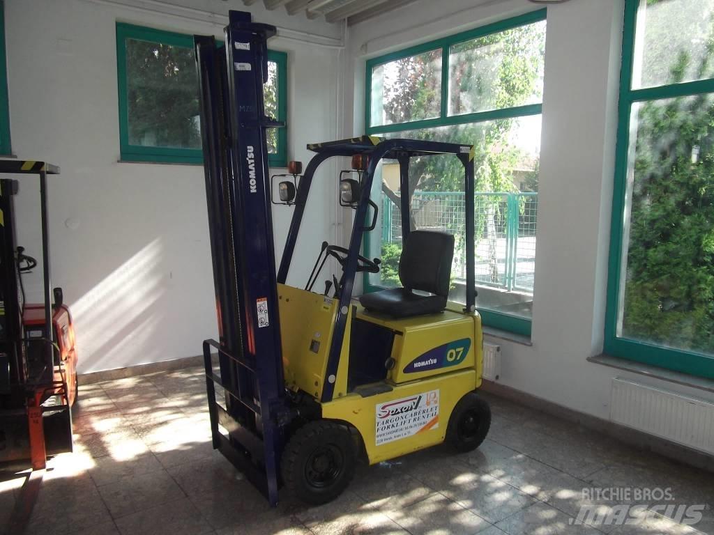 Komatsu FG07-3 Камиони с АГУ